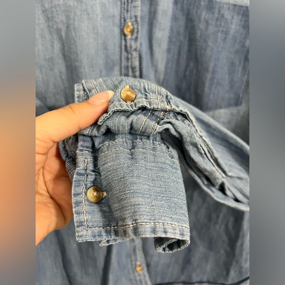 Hollister Cotton Blend Long Sleeve Button Down Denim Top Size Medium - Picture 6 of 6